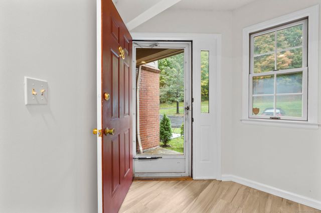 98 Crown Ridge, Newington, CT 06111