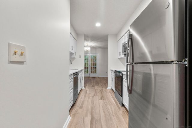 98 Crown Ridge, Newington, CT 06111