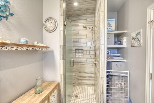 202 Rio Llano Dr W, Llano, TX 78643