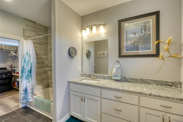 202 Rio Llano Dr W, Llano, TX 78643