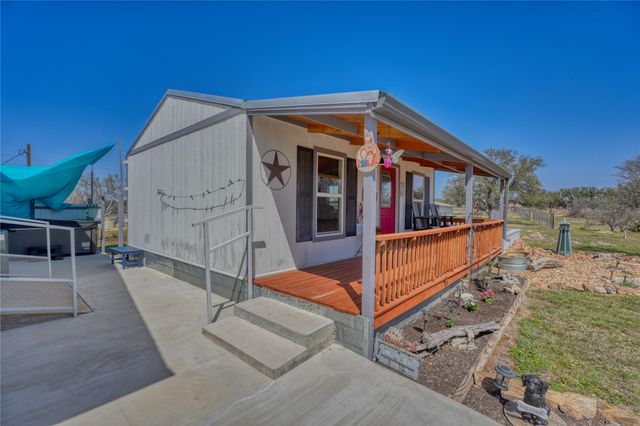 202 Rio Llano Dr W, Llano, TX 78643