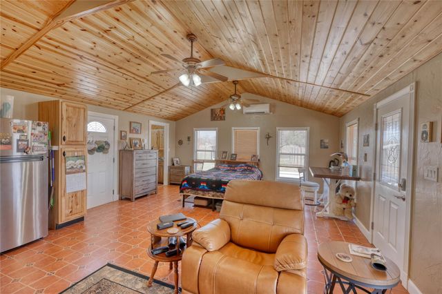 202 Rio Llano Dr W, Llano, TX 78643