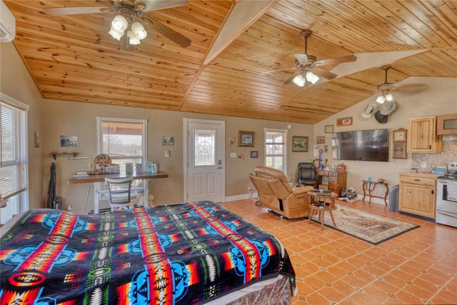 202 Rio Llano Dr W, Llano, TX 78643