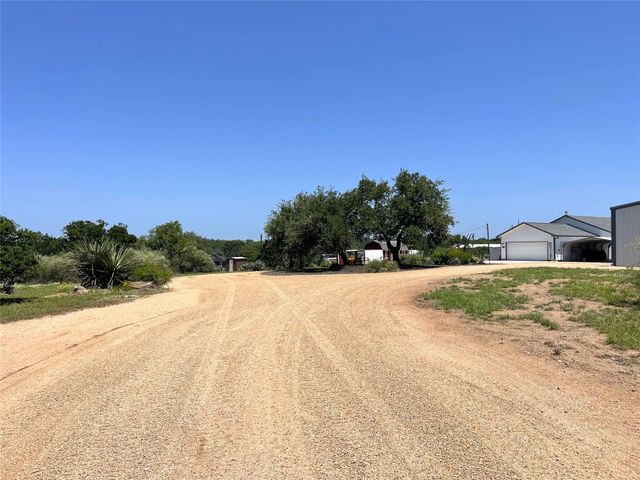 202 Rio Llano Dr W, Llano, TX 78643
