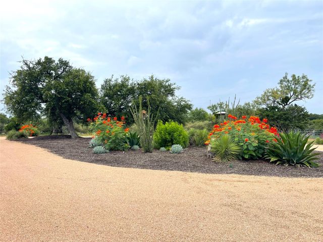 202 Rio Llano Dr W, Llano, TX 78643