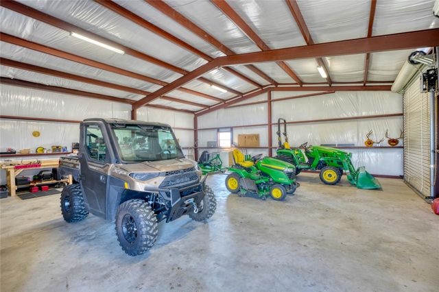 202 Rio Llano Dr W, Llano, TX 78643