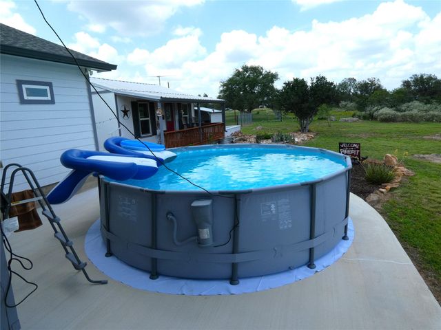 202 Rio Llano Dr W, Llano, TX 78643