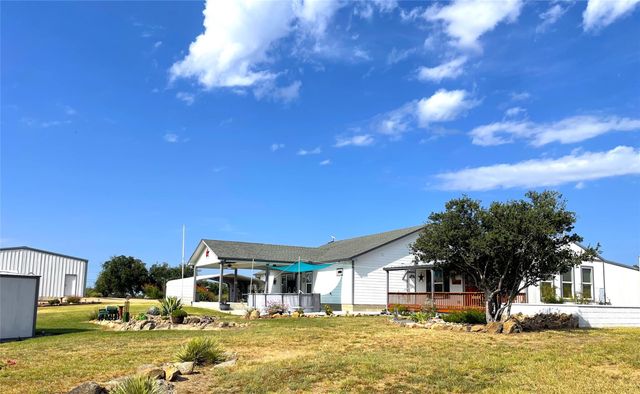 202 Rio Llano Dr W, Llano, TX 78643