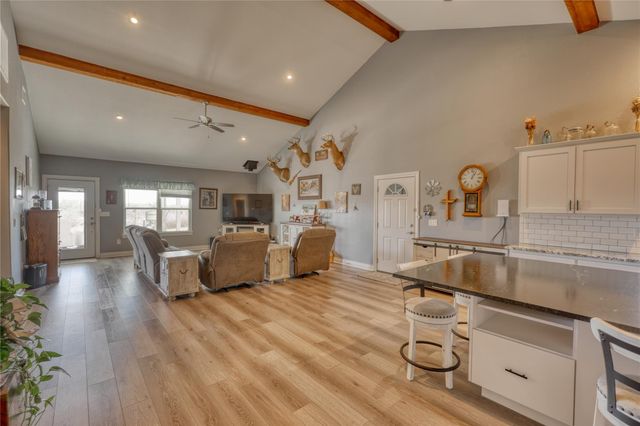 202 Rio Llano Dr W, Llano, TX 78643