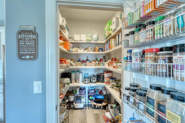 202 Rio Llano Dr W, Llano, TX 78643