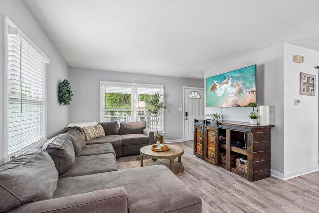 1517 Meadow COURT, Port Washington, WI 53074
