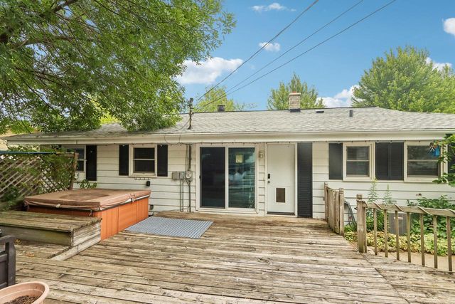 1517 Meadow COURT, Port Washington, WI 53074