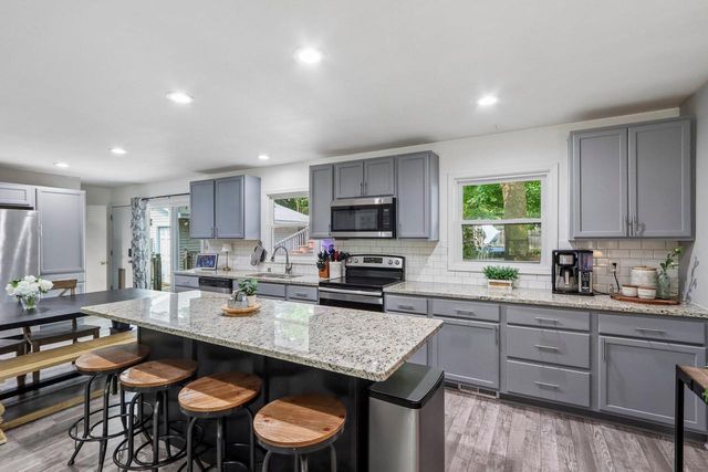 1517 Meadow COURT, Port Washington, WI 53074