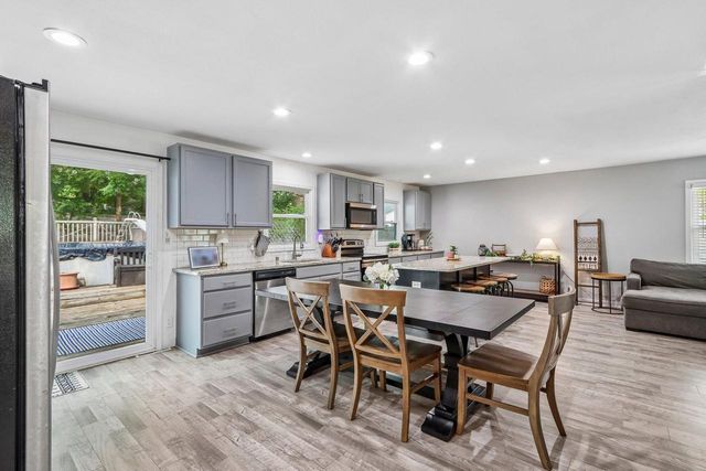 1517 Meadow COURT, Port Washington, WI 53074
