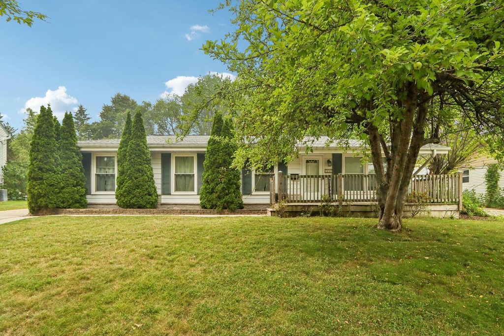 1517 Meadow COURT, Port Washington, WI 53074