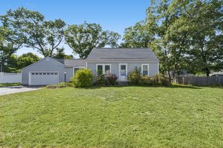 4 Amos St, Tewksbury, MA 01876