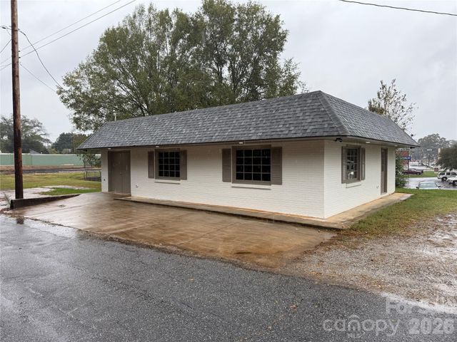 1295 N Main Avenue, Newton, NC 28658