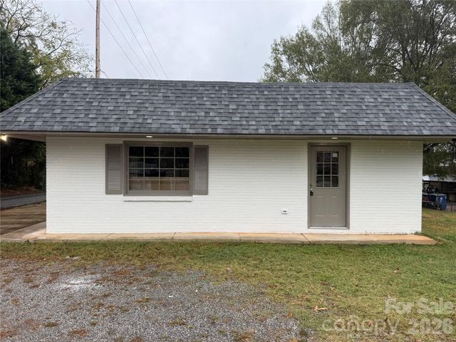 1295 N Main Avenue, Newton, NC 28658