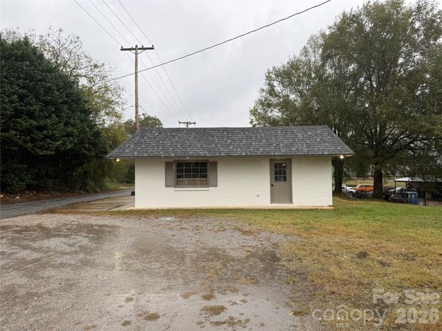 1295 N Main Avenue, Newton, NC 28658