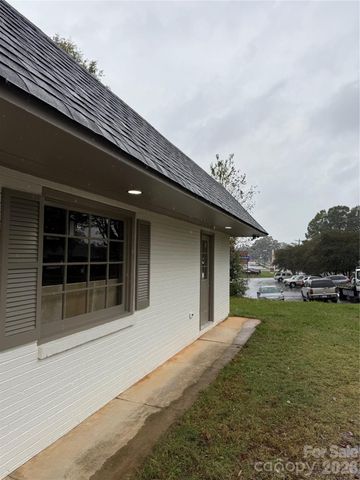 1295 N Main Avenue, Newton, NC 28658