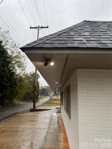 1295 N Main Avenue, Newton, NC 28658