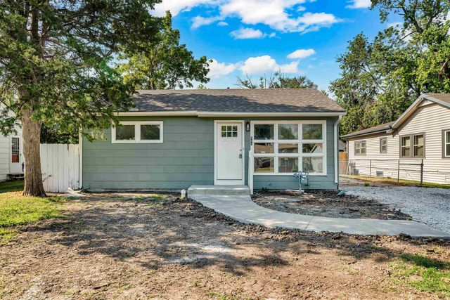 583 W 1st St, Valley Center, KS 67147