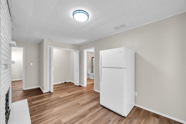 583 W 1st St, Valley Center, KS 67147