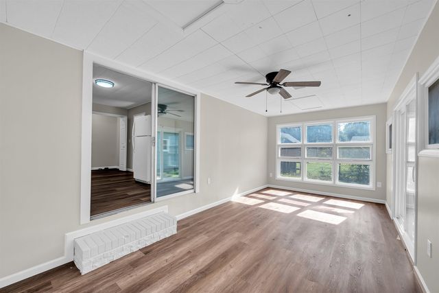 583 W 1st St, Valley Center, KS 67147