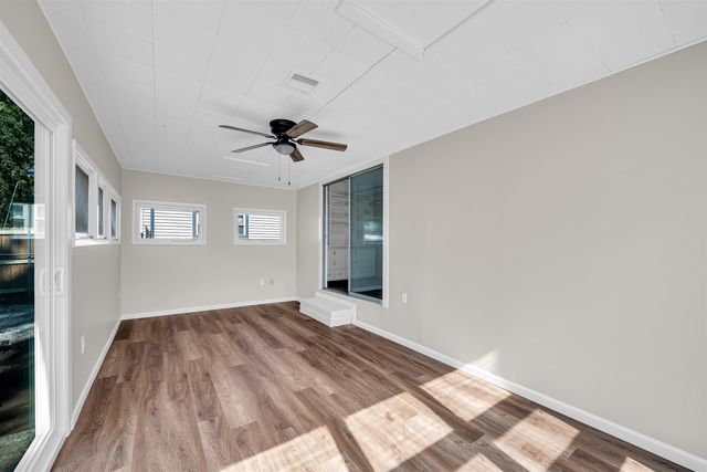 583 W 1st St, Valley Center, KS 67147