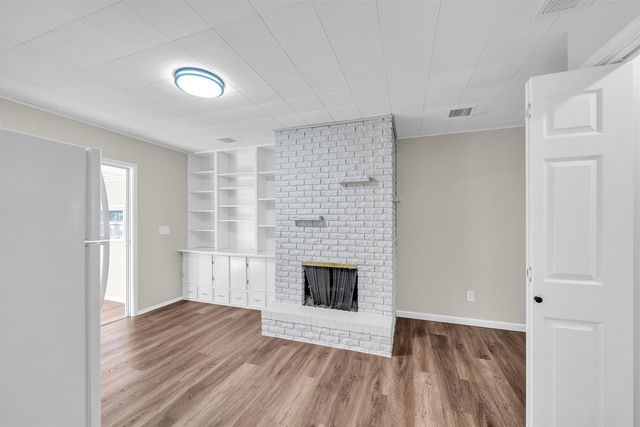 583 W 1st St, Valley Center, KS 67147