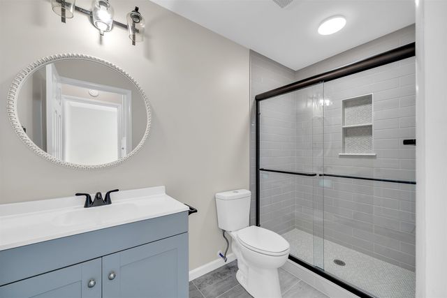 583 W 1st St, Valley Center, KS 67147