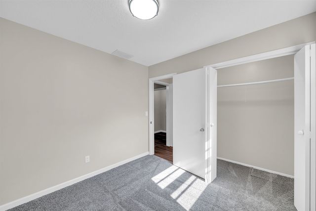 583 W 1st St, Valley Center, KS 67147