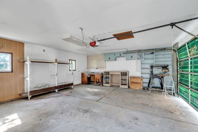 583 W 1st St, Valley Center, KS 67147