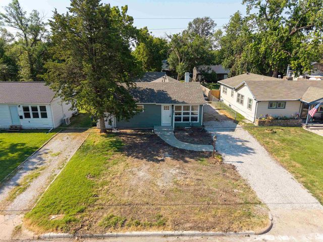 583 W 1st St, Valley Center, KS 67147