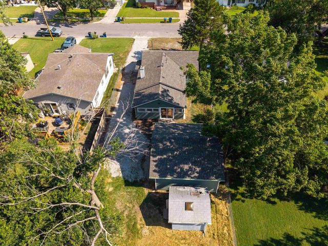 583 W 1st St, Valley Center, KS 67147