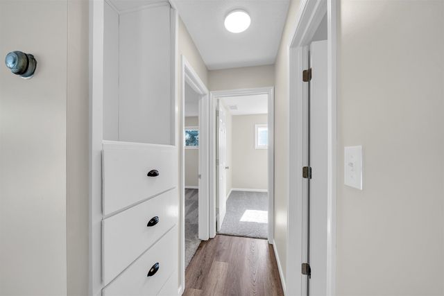 583 W 1st St, Valley Center, KS 67147