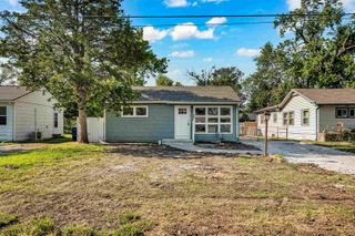 583 W 1st St, Valley Center, KS 67147