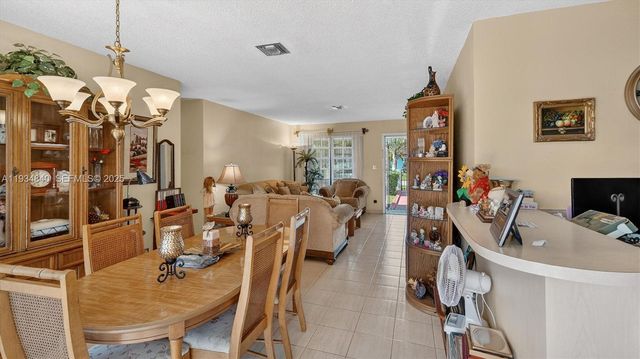 1701 SW 92nd Pl, Miami, FL 33165