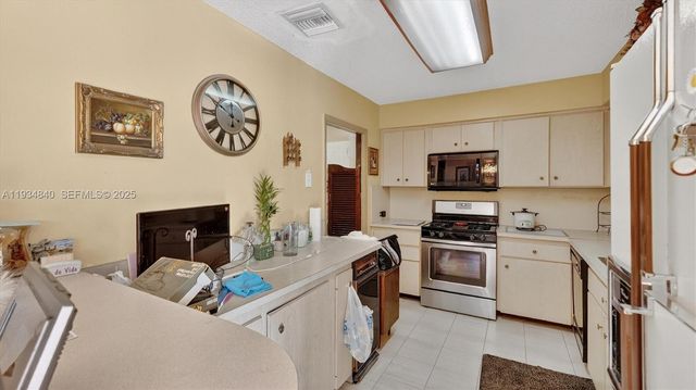 1701 SW 92nd Pl, Miami, FL 33165