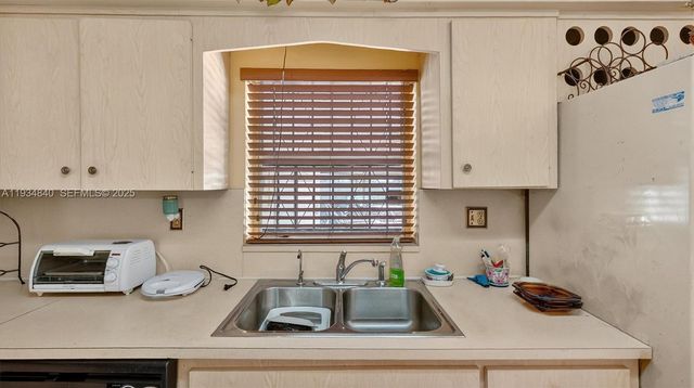 1701 SW 92nd Pl, Miami, FL 33165