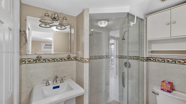 1701 SW 92nd Pl, Miami, FL 33165