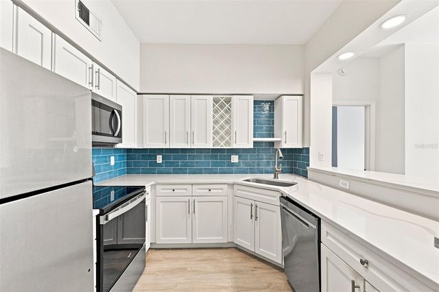 200 4TH AVENUE S 228, St Petersburg, FL 33701
