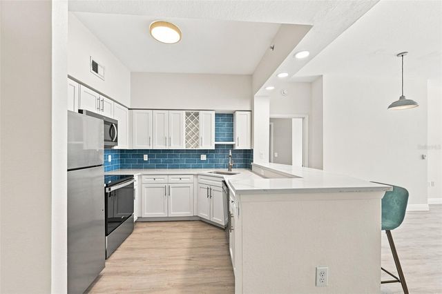 200 4TH AVENUE S 228, St Petersburg, FL 33701