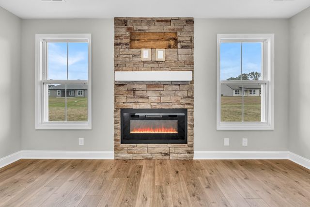 215 Donegal Dr, Clarksville, TN 37042