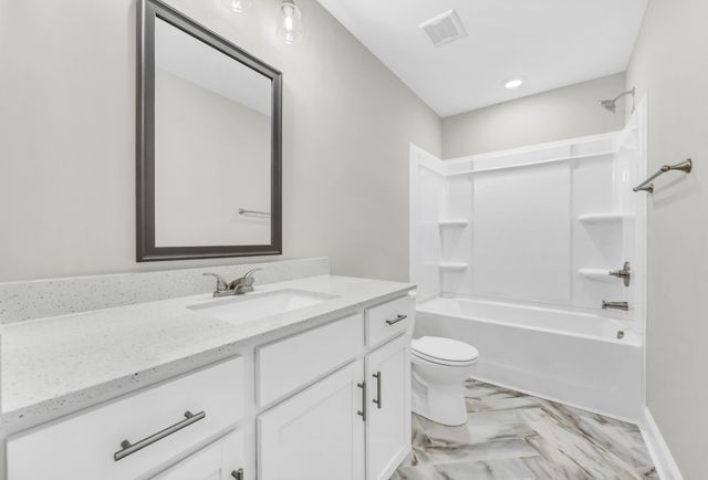 215 Donegal Dr, Clarksville, TN 37042