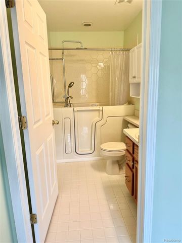 12440 Noonan Court, Shelby Charter Township, MI 48315