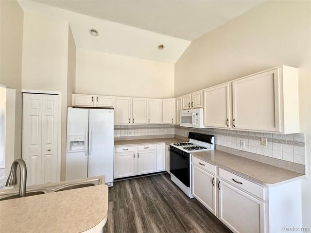 12440 Noonan Court, Shelby Charter Township, MI 48315