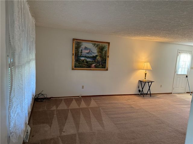 1525 Orchard Dr, Unity Twp, PA 15601