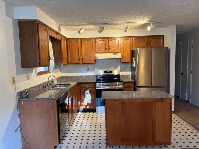 1525 Orchard Dr, Unity Twp, PA 15601