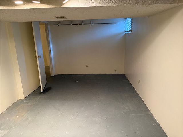 1525 Orchard Dr, Unity Twp, PA 15601